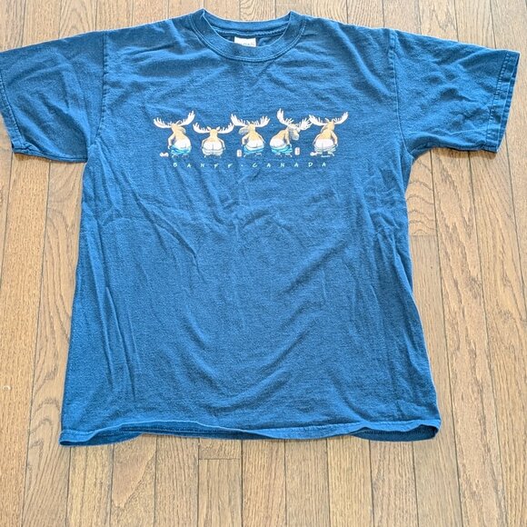 Banff Canada Moose Mooning T- Shirt - Size M - Picture 1 of 5